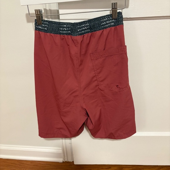 Vuori Kore Shorts in Saltwater Red- XL - Picture 4 of 4